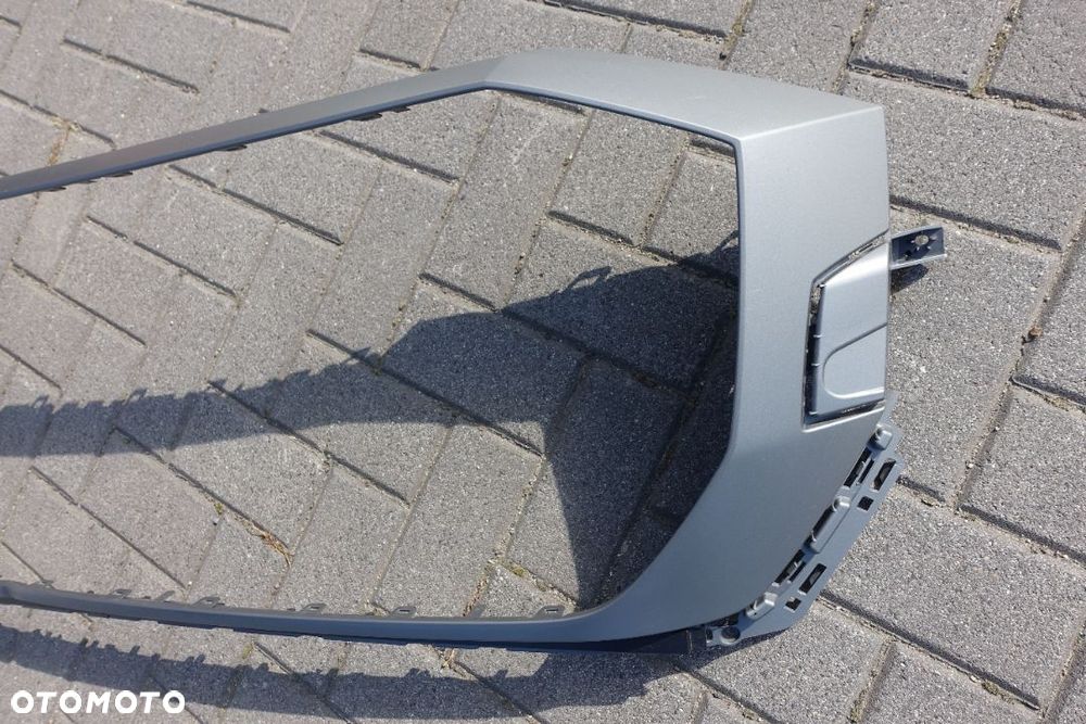 RAMKA ATRAPY GRILLA AUDI Q8 4M8807725 - 3