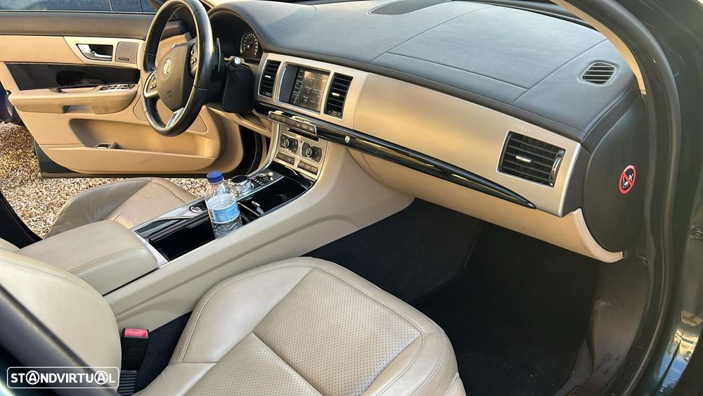 Jaguar XF Sportbrake 3.0 D V6 R-Sport - 4