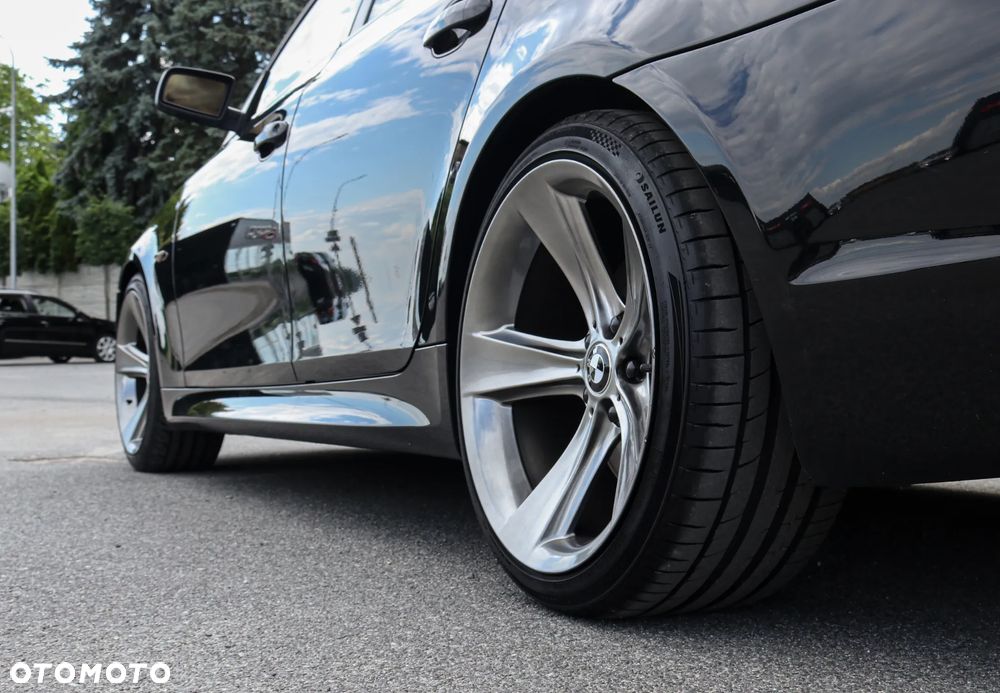 BMW Seria 5 550i - 7