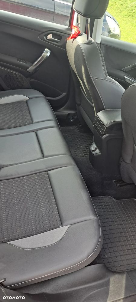 Peugeot 2008 1.6 BlueHDi Allure S&S - 9