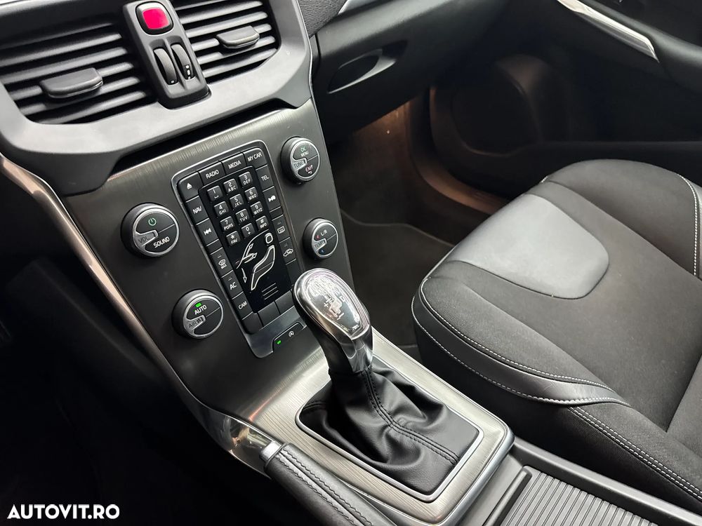 Volvo V40 D3 Geartronic Momentum - 25