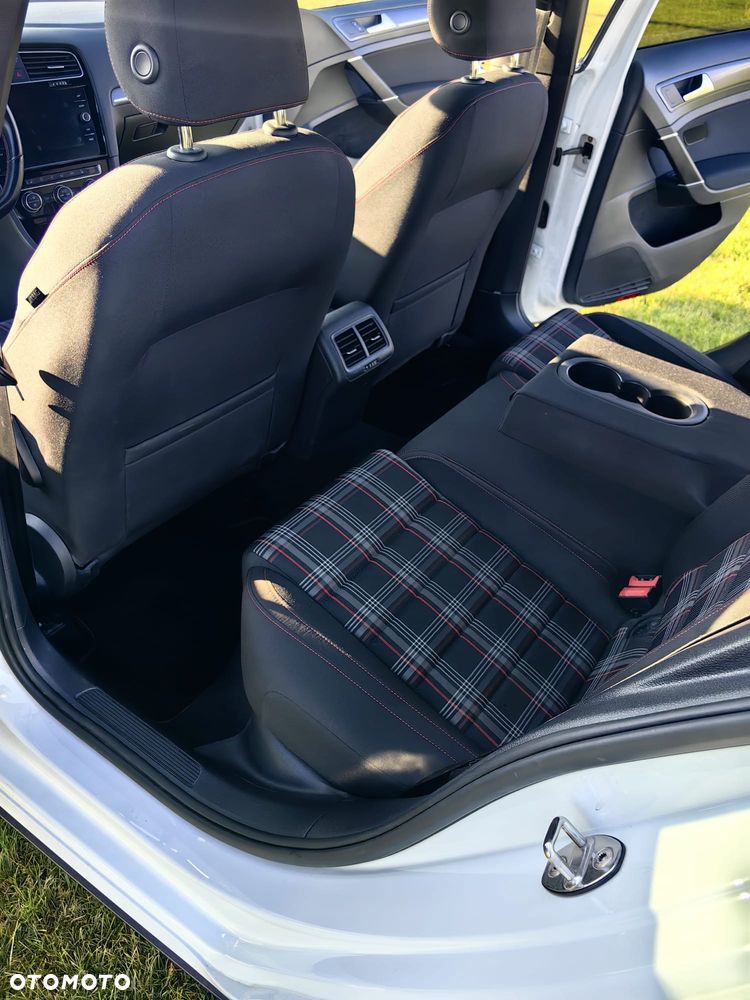 Volkswagen Golf GTI (BlueMotion Technology) DSG Performance - 11