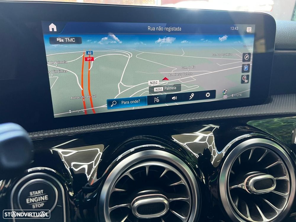 Mercedes-Benz A 250 Limousine e AMG Line - 24