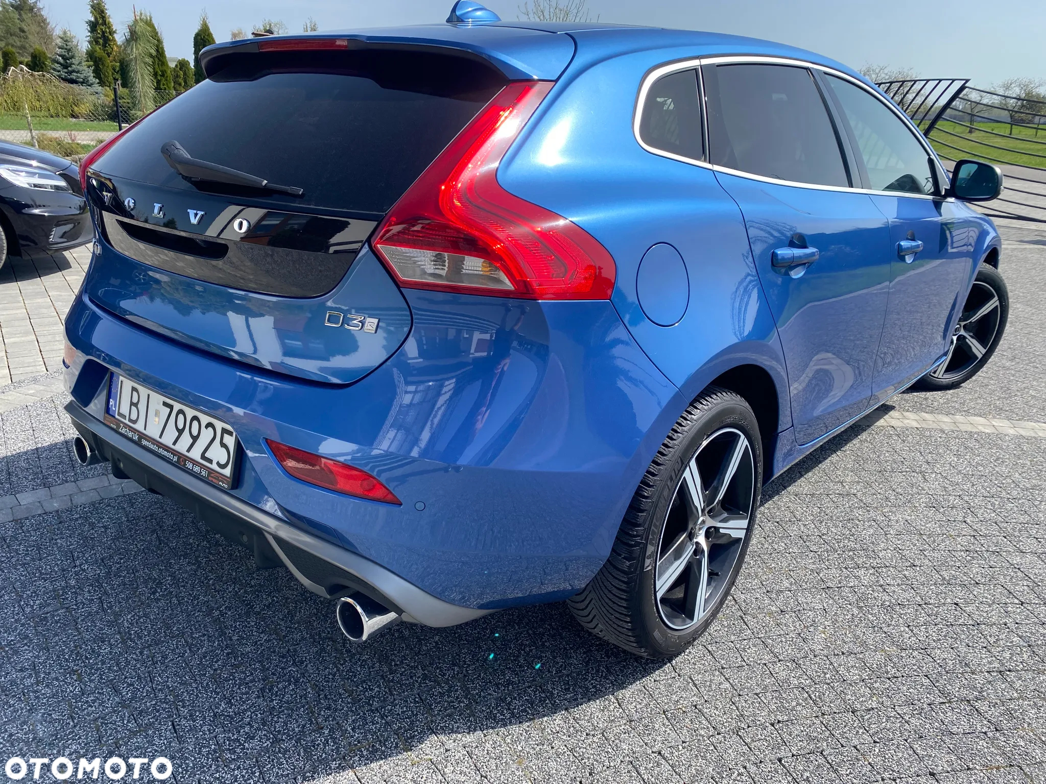 Volvo V40 D3 R Design - 4