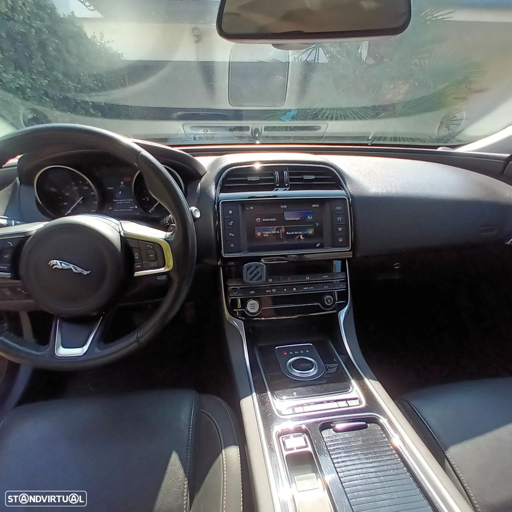 Jaguar XE - 4