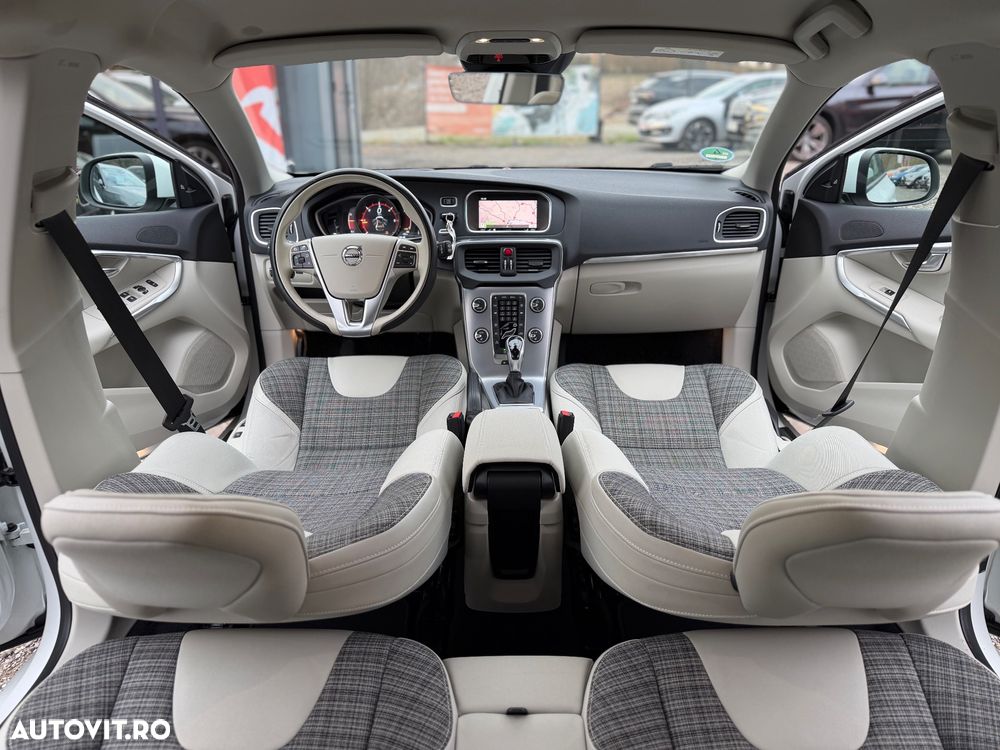 Volvo V40 D4 Geartronic Summum - 4