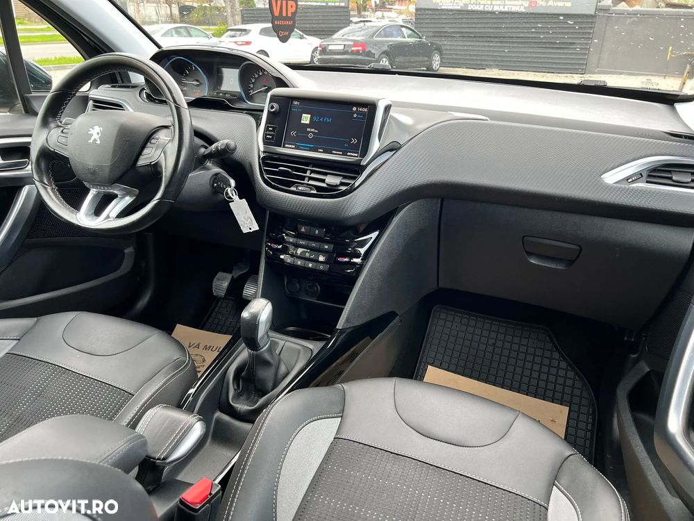 Peugeot 2008 1.2 PureTech Turbo S&S Allure - 20