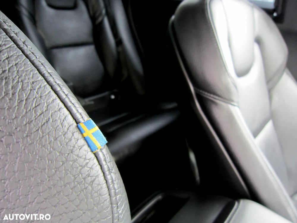 Volvo XC 60 B4 D Geartronic Momentum Pro - 25