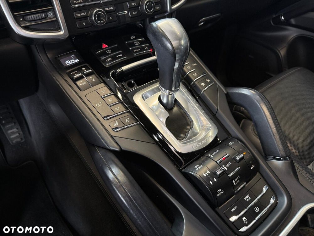 Porsche Cayenne - 26