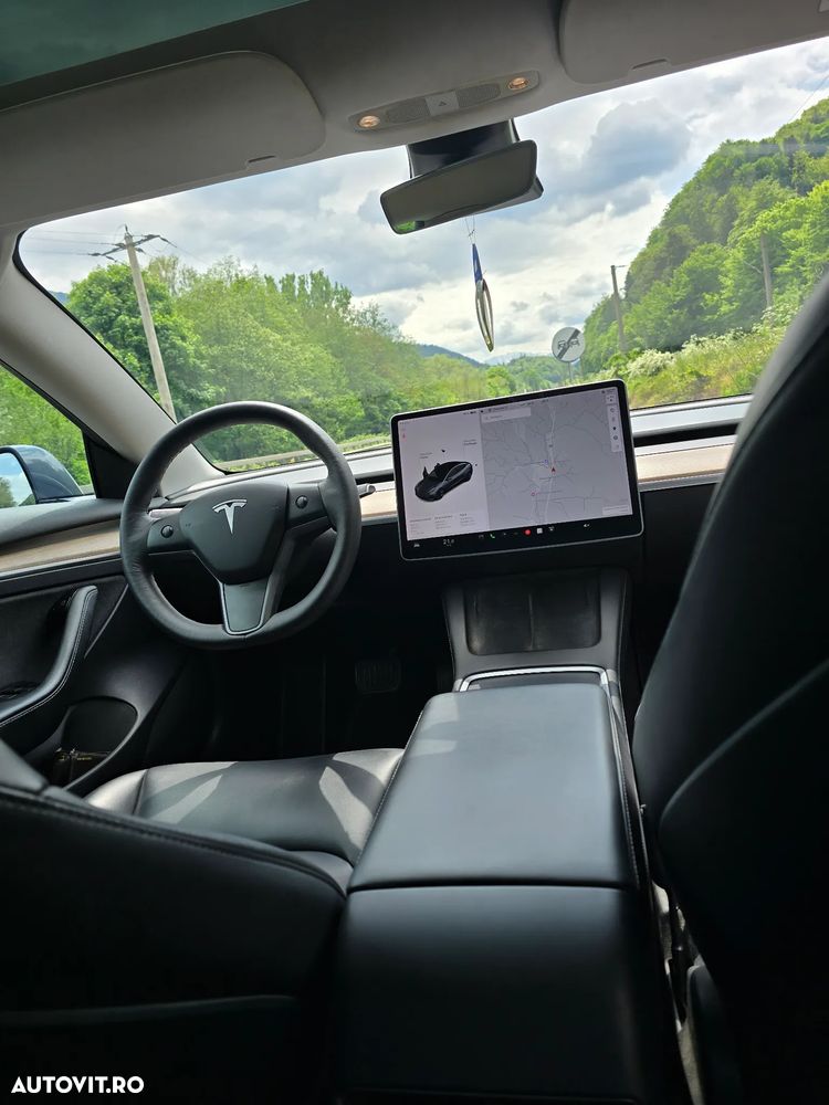 Tesla Model 3 Long Range - 4