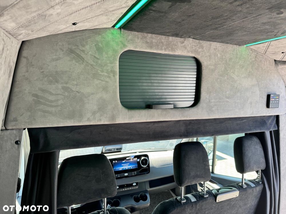 Mercedes-Benz Sprinter - 24