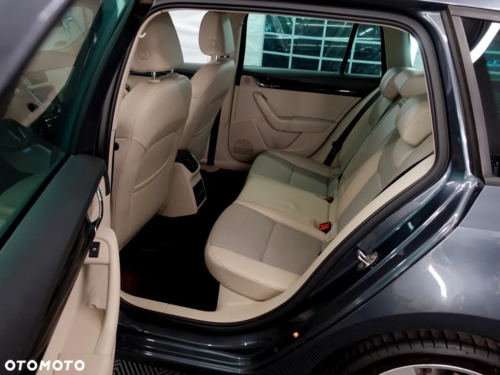 Skoda Octavia 2.0 TDI Elegance DSG - 11