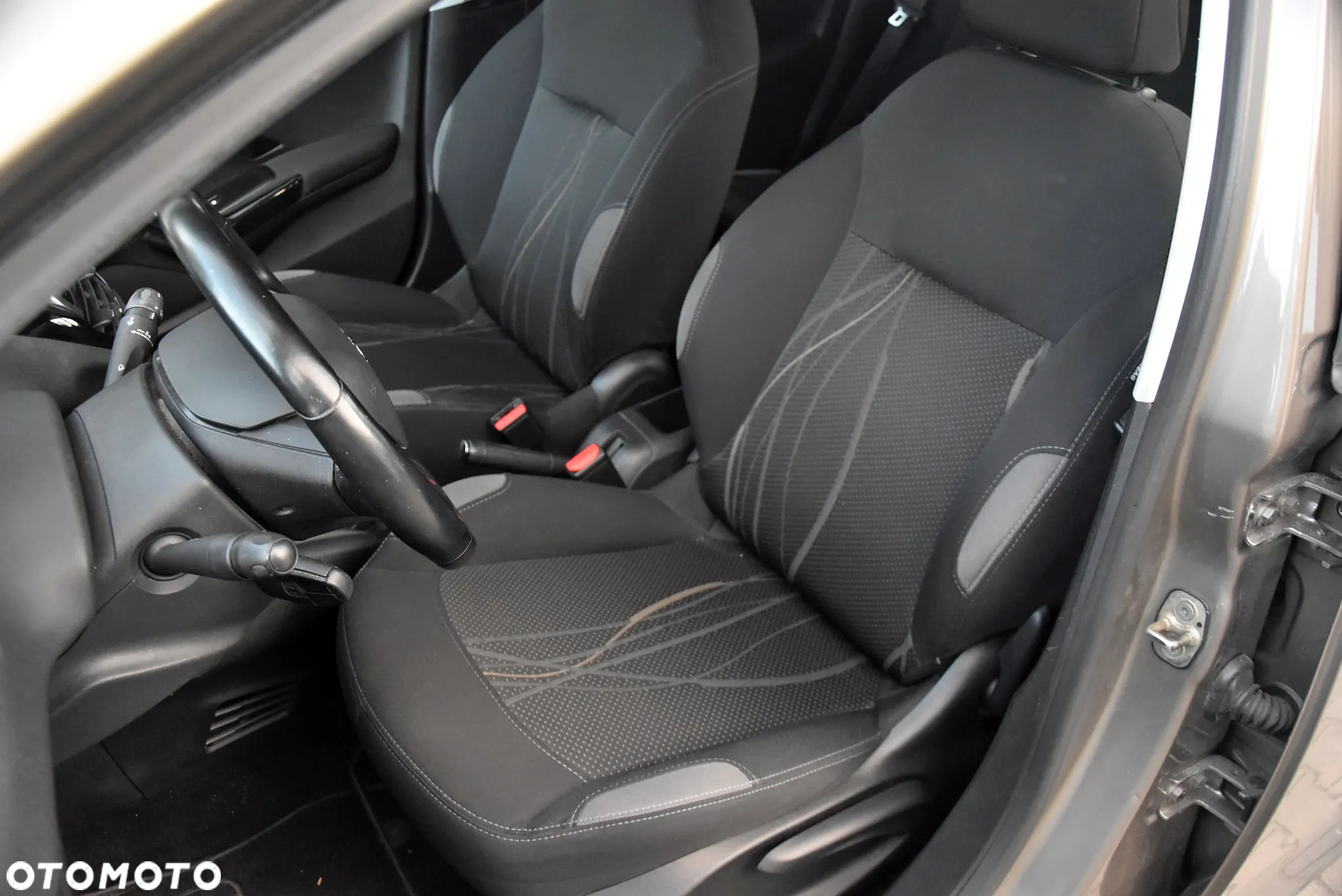 Peugeot 208 HDi 68 Like - 4