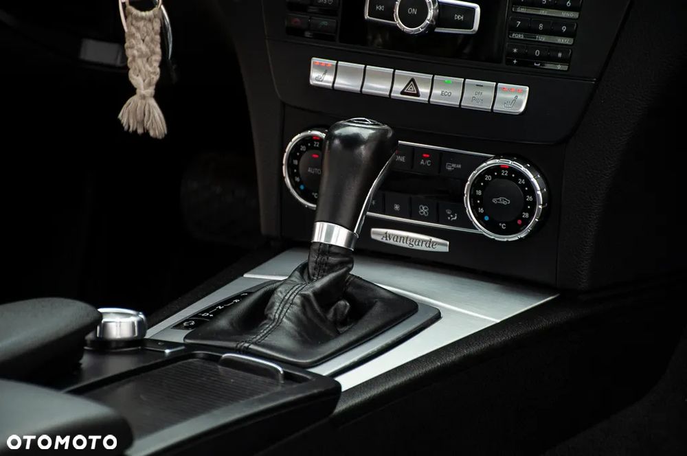 Mercedes-Benz Klasa C 180 BlueEFFICIENCY 7G-TRONIC Avantgarde - 22