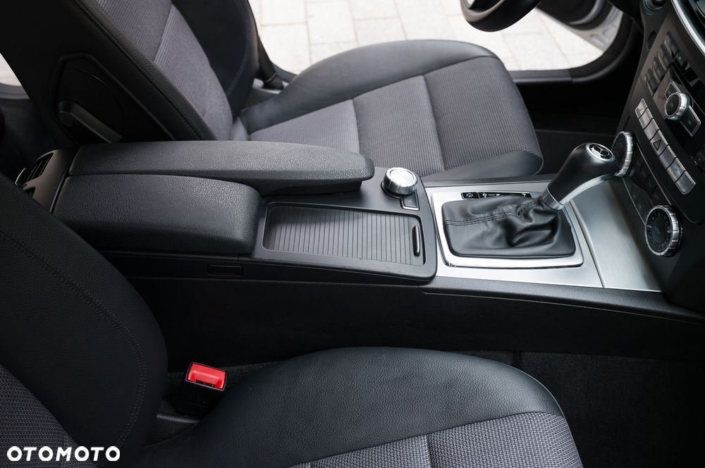 Mercedes-Benz Klasa C 180 7G-TRONIC - 15