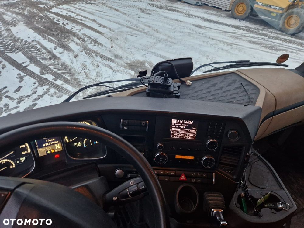 Mercedes-Benz Actros - 13