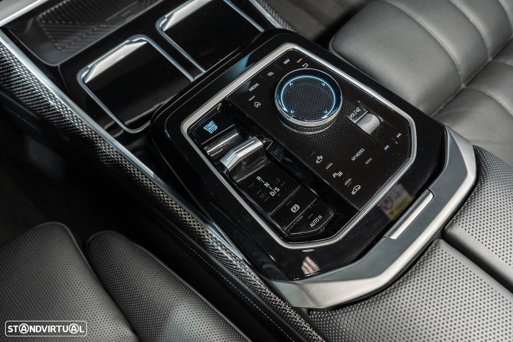 BMW 750 750e xDrive Pack Desportivo M - 17