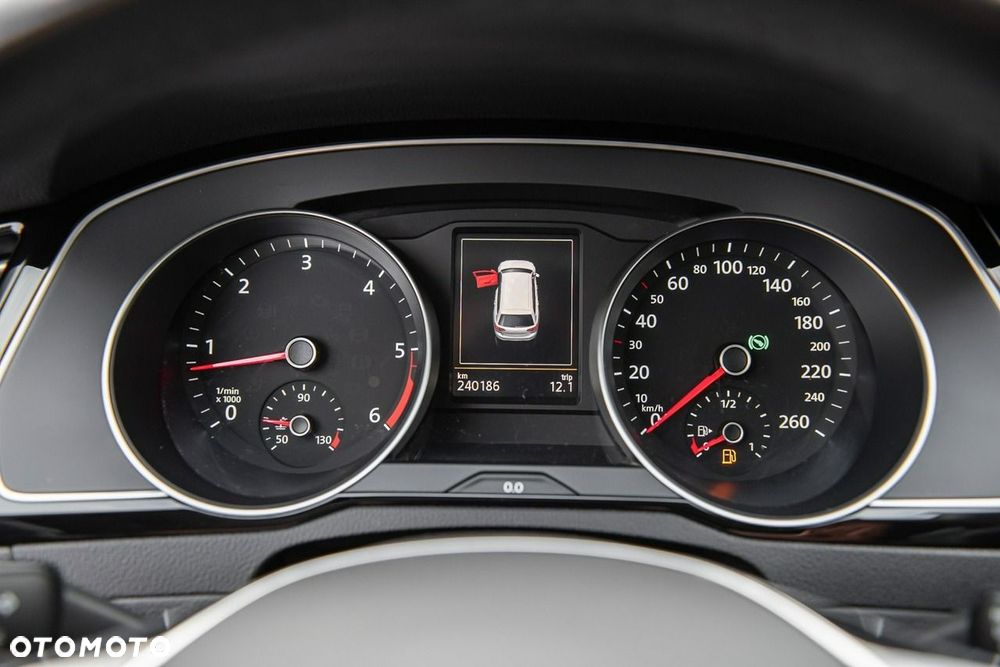Volkswagen Passat - 19