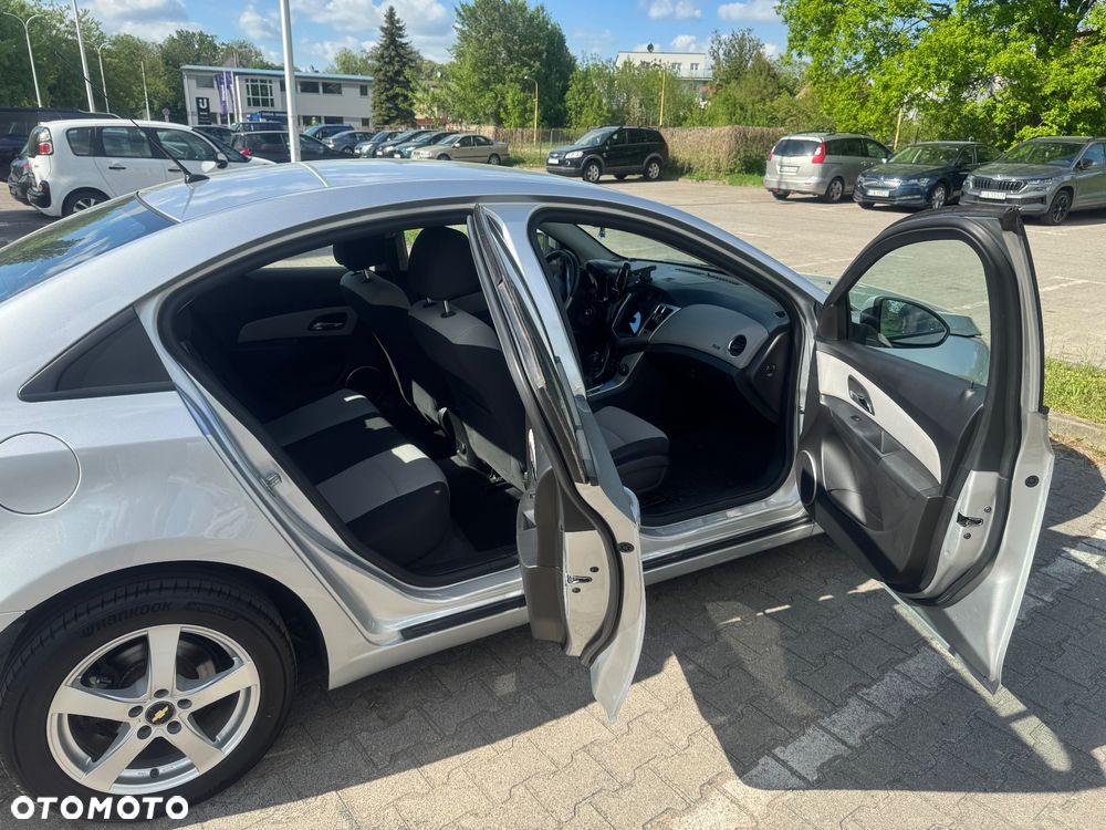 Chevrolet Cruze 1.6 LS - 17