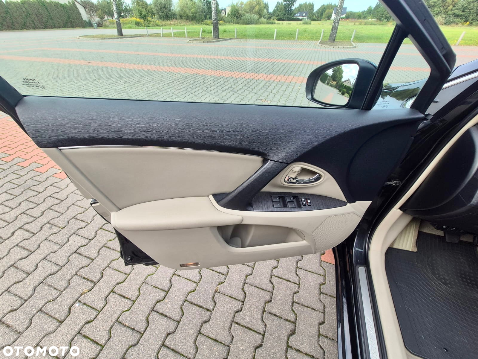 Toyota Avensis 1.8 Premium - 17