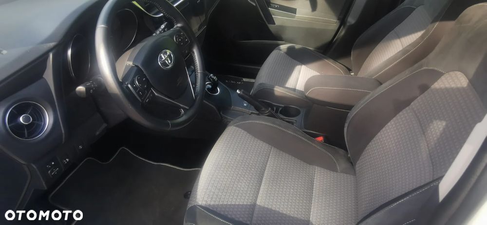 Toyota Auris - 15
