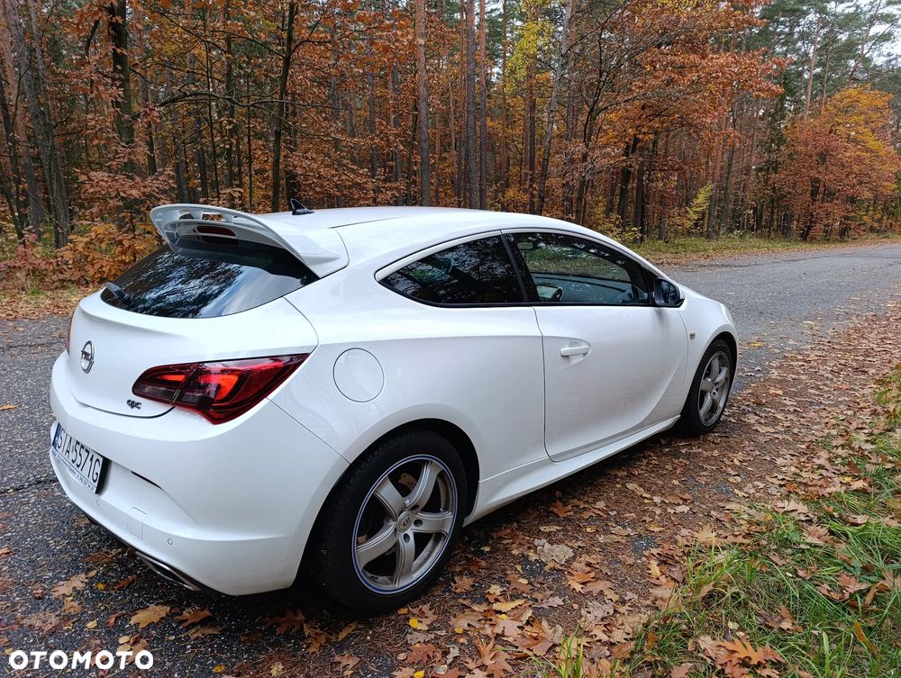 Opel Astra IV GTC OPC - 12