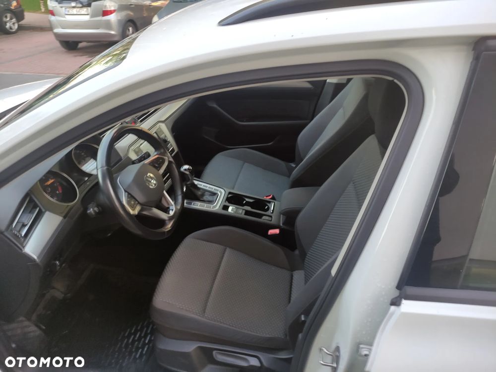 Volkswagen Passat 1.5 TSI EVO Business - 9