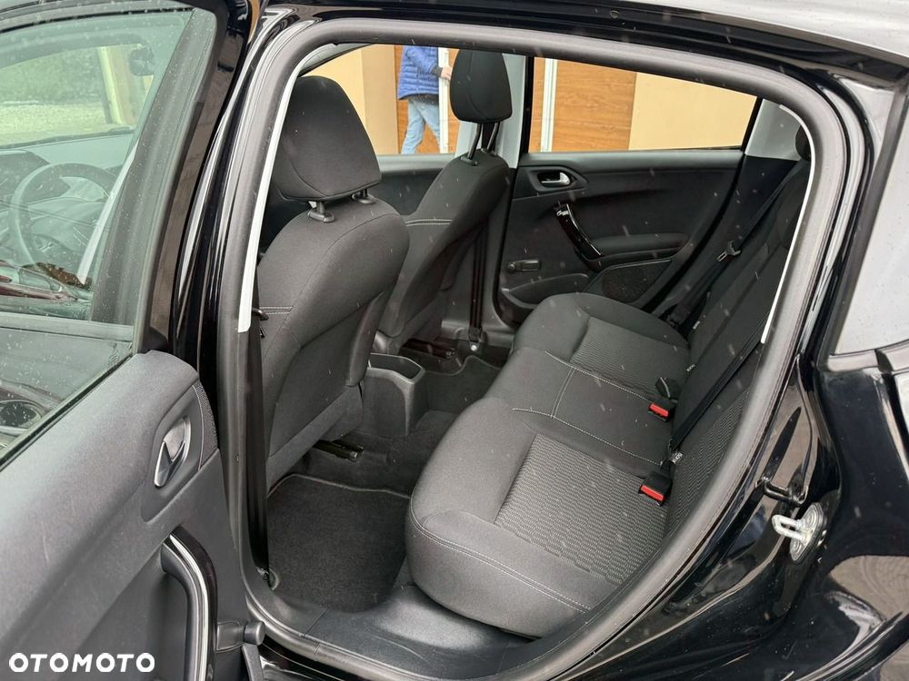 Peugeot 208 82 VTI Allure - 26