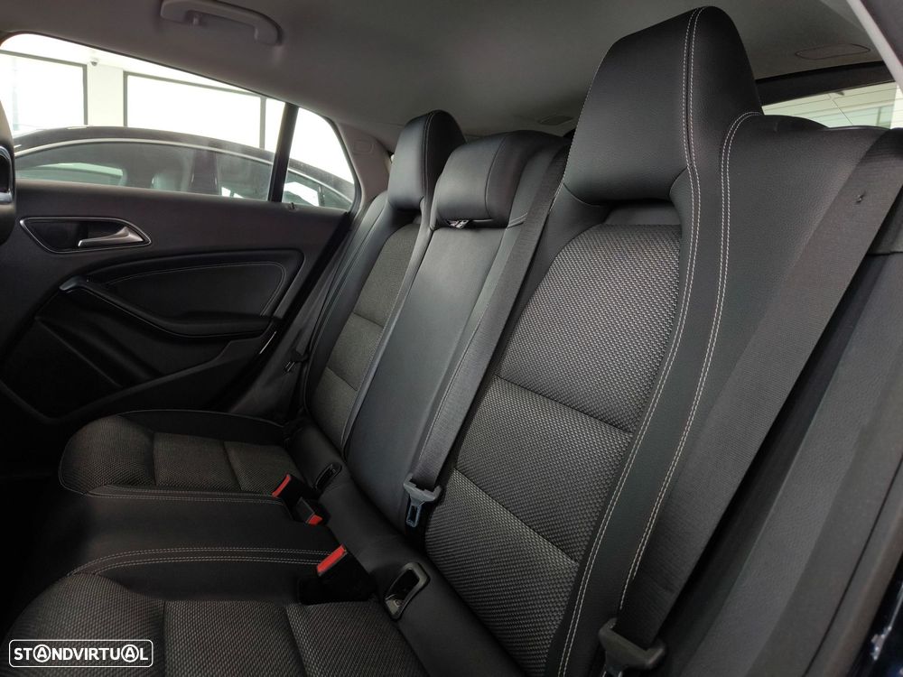 Mercedes-Benz CLA 180 d Shooting Brake Urban - 11
