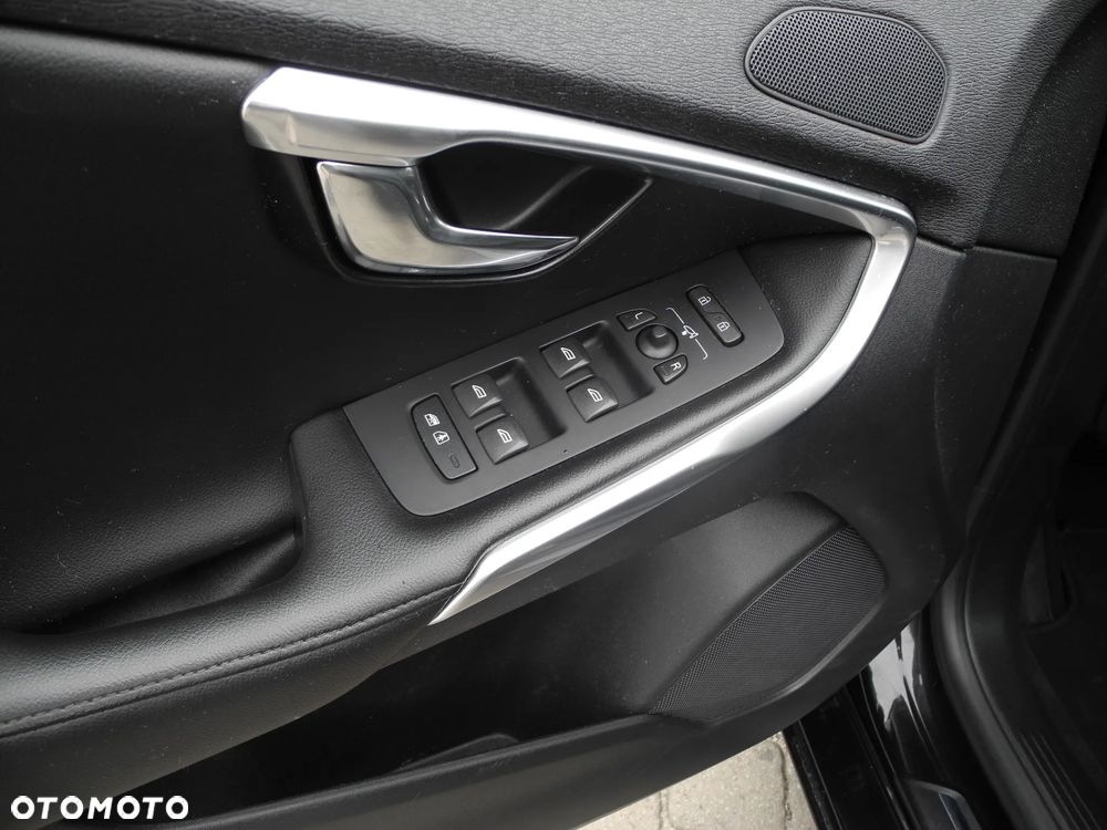 Volvo V40 D4 Geartronic Momentum - 21