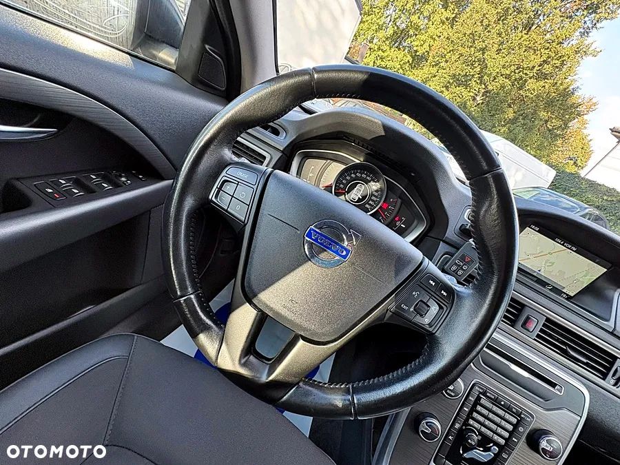 Volvo V70 D2 Momentum - 25