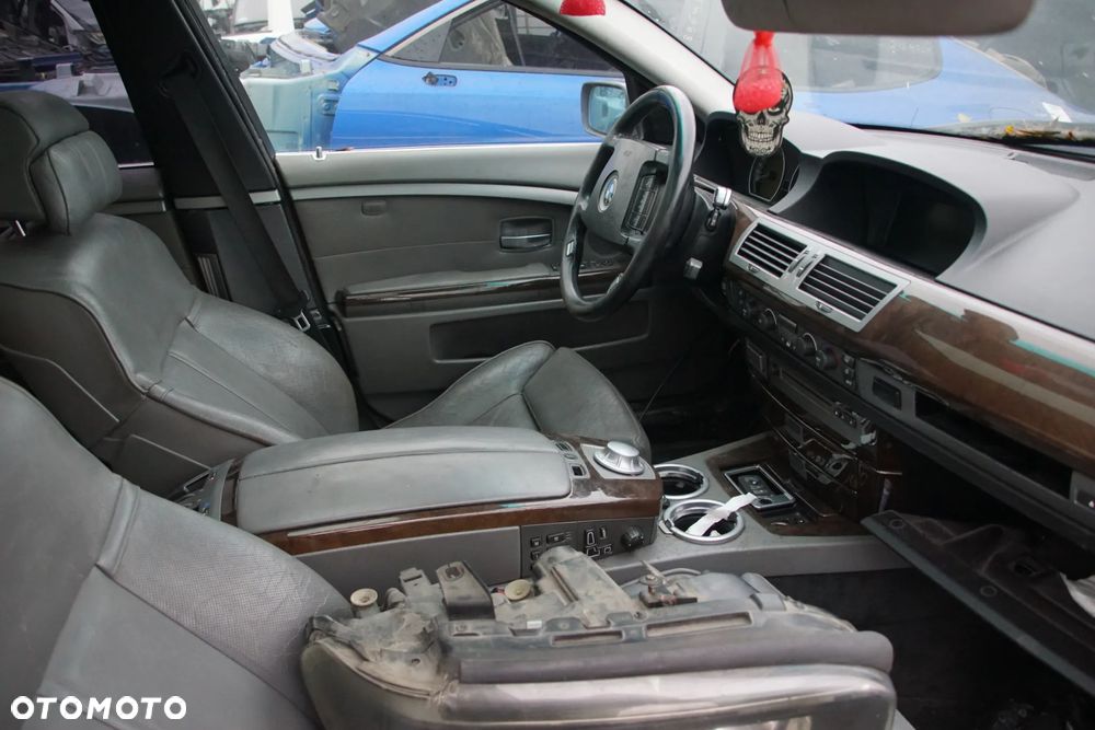 Auto na części - BMW E65 735i 3.6 V8 272 KM N62B36 GA6HP26Z 2002R Silnik Skrzynia Drzwi Maska Błotnik Zderzak Klapa Lampa Lusterko Szyba Deska Kokpit Sterownik Moduł Czujnik Licznik Panel Pokrętło iDrive - 14