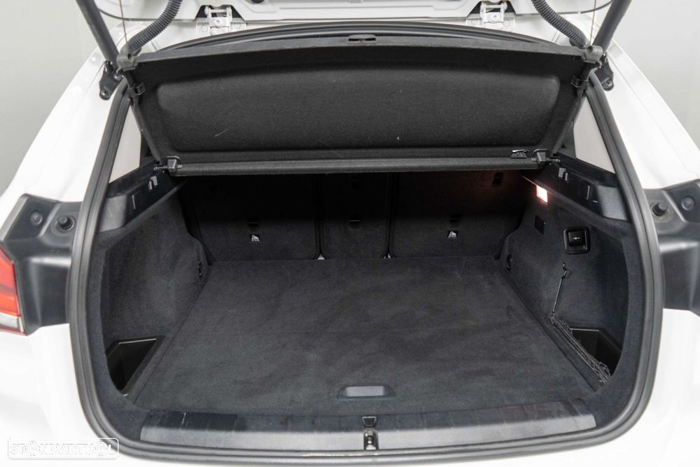 BMW X1 25 e xDrive Corporate Edition - 13