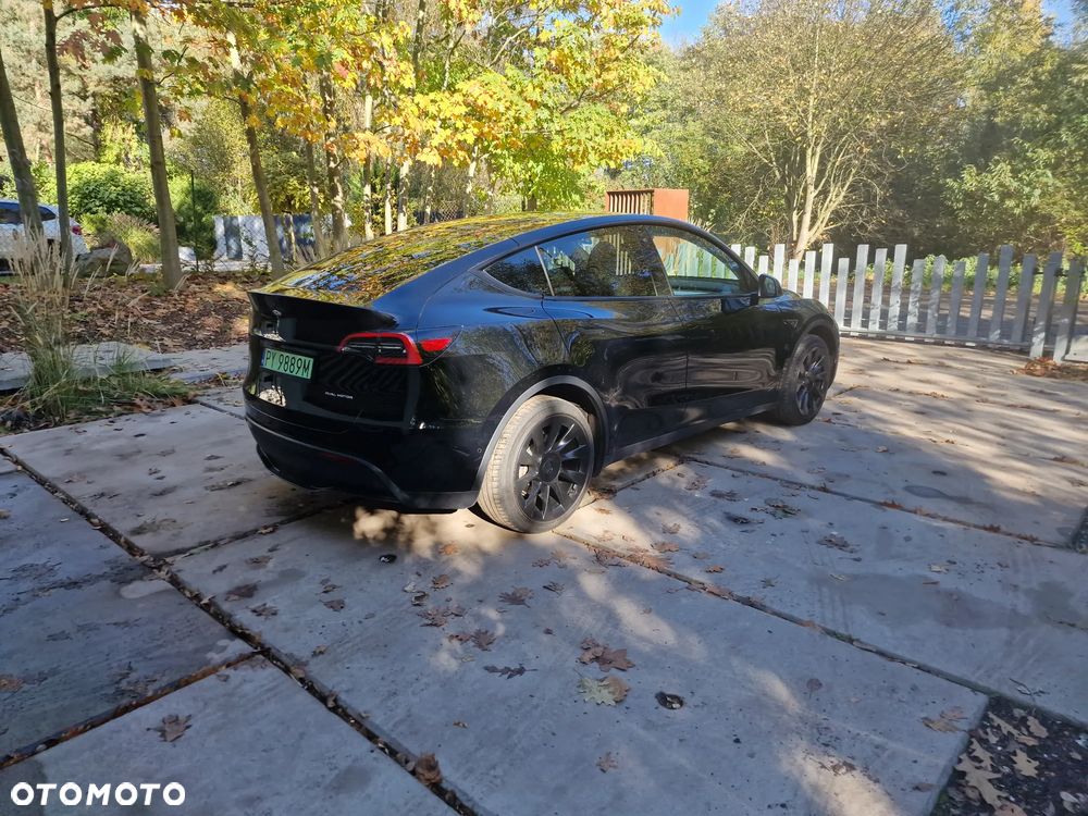 Tesla Model Y Long Range AWD - 17