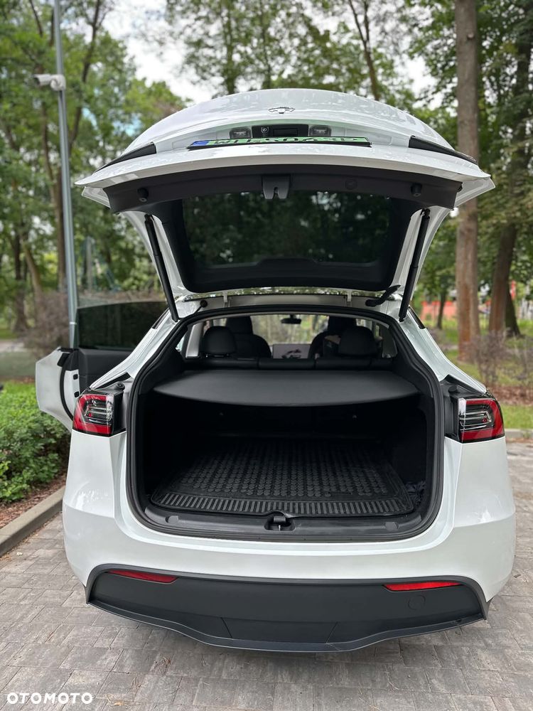 Tesla Model Y - 7