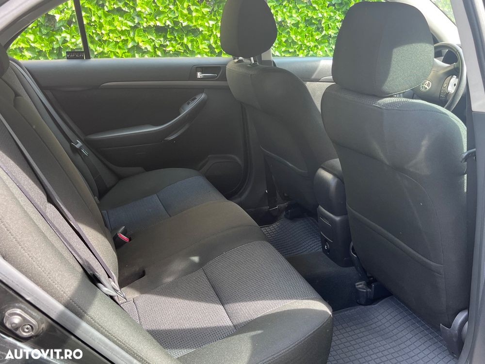 Toyota Avensis 1.8 Executiv - 10