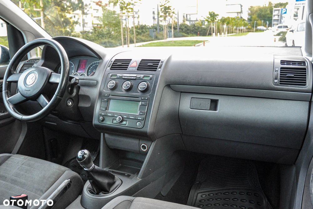 Volkswagen Touran - 10