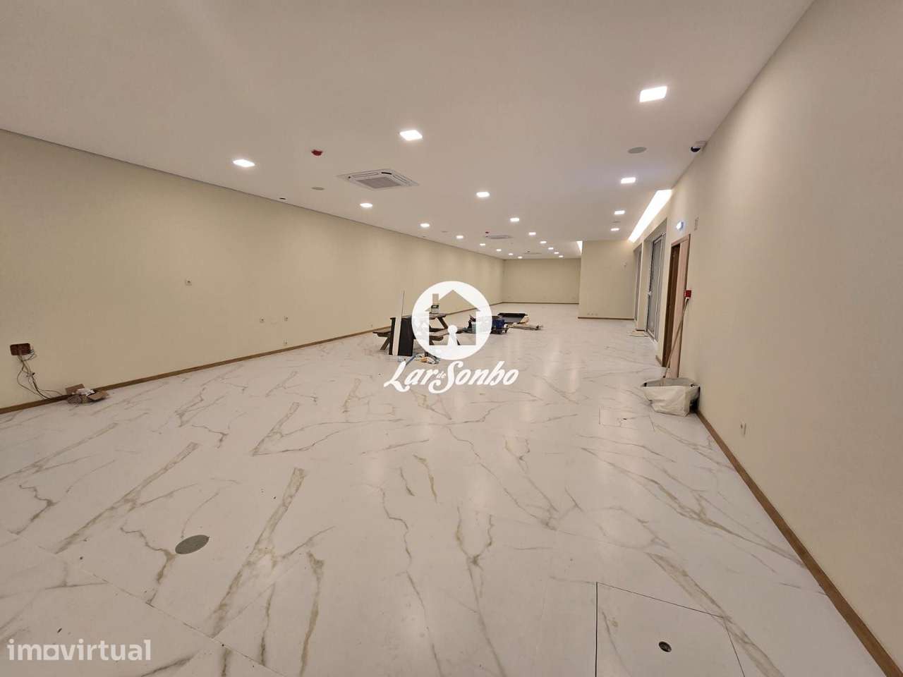 2 armazéns de apoio e pátio privativo com 450 m²  Árvore, Vila do C... - Grande imagem: 4/16