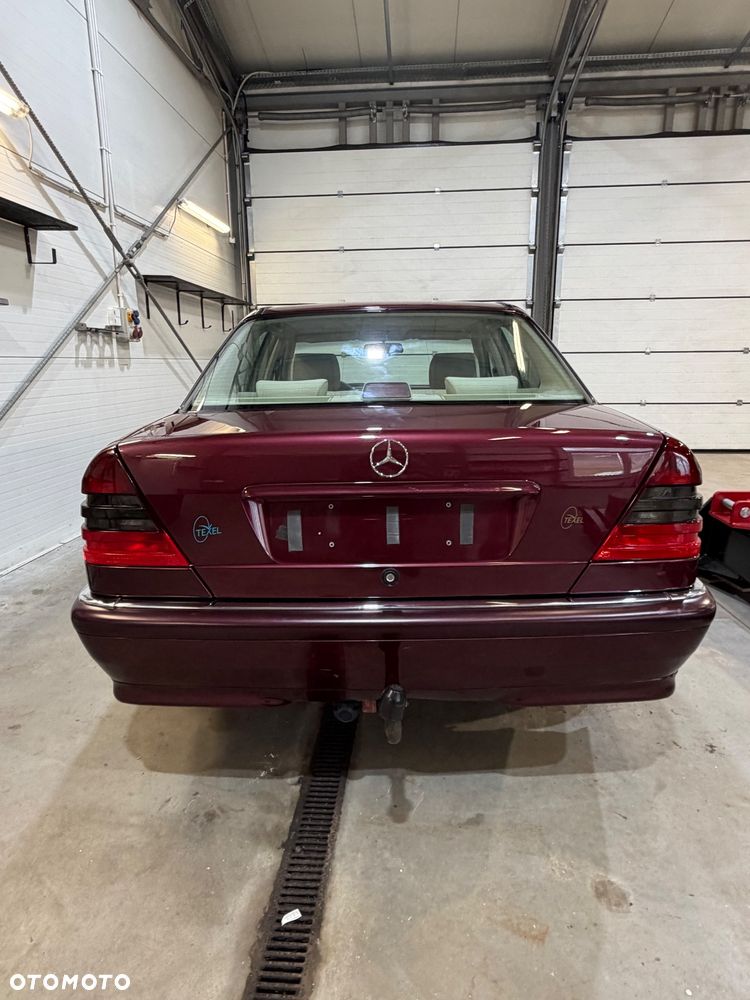 Mercedes-Benz Klasa C 200 T Elegance - 4