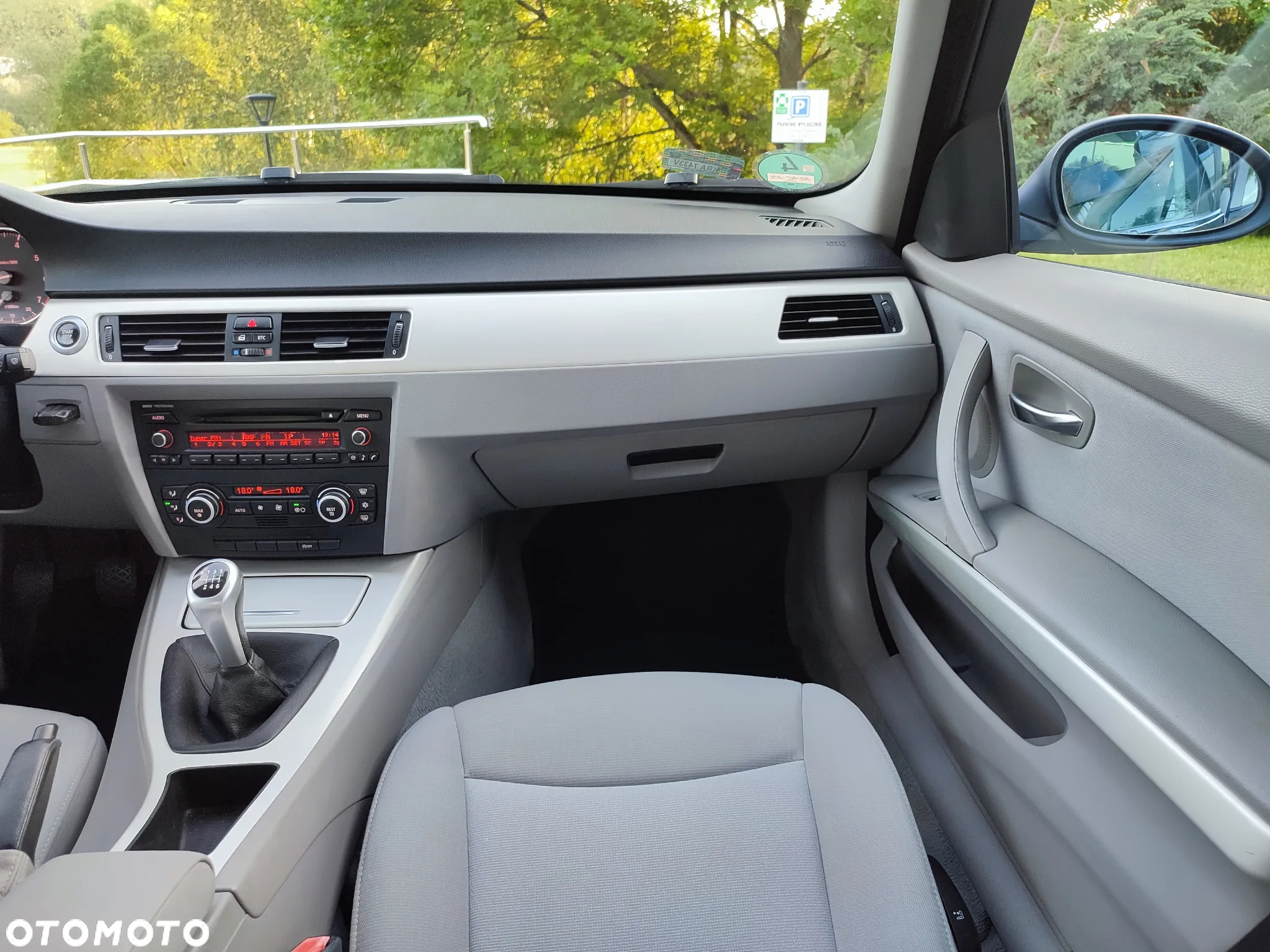 BMW Seria 3 318i - 30