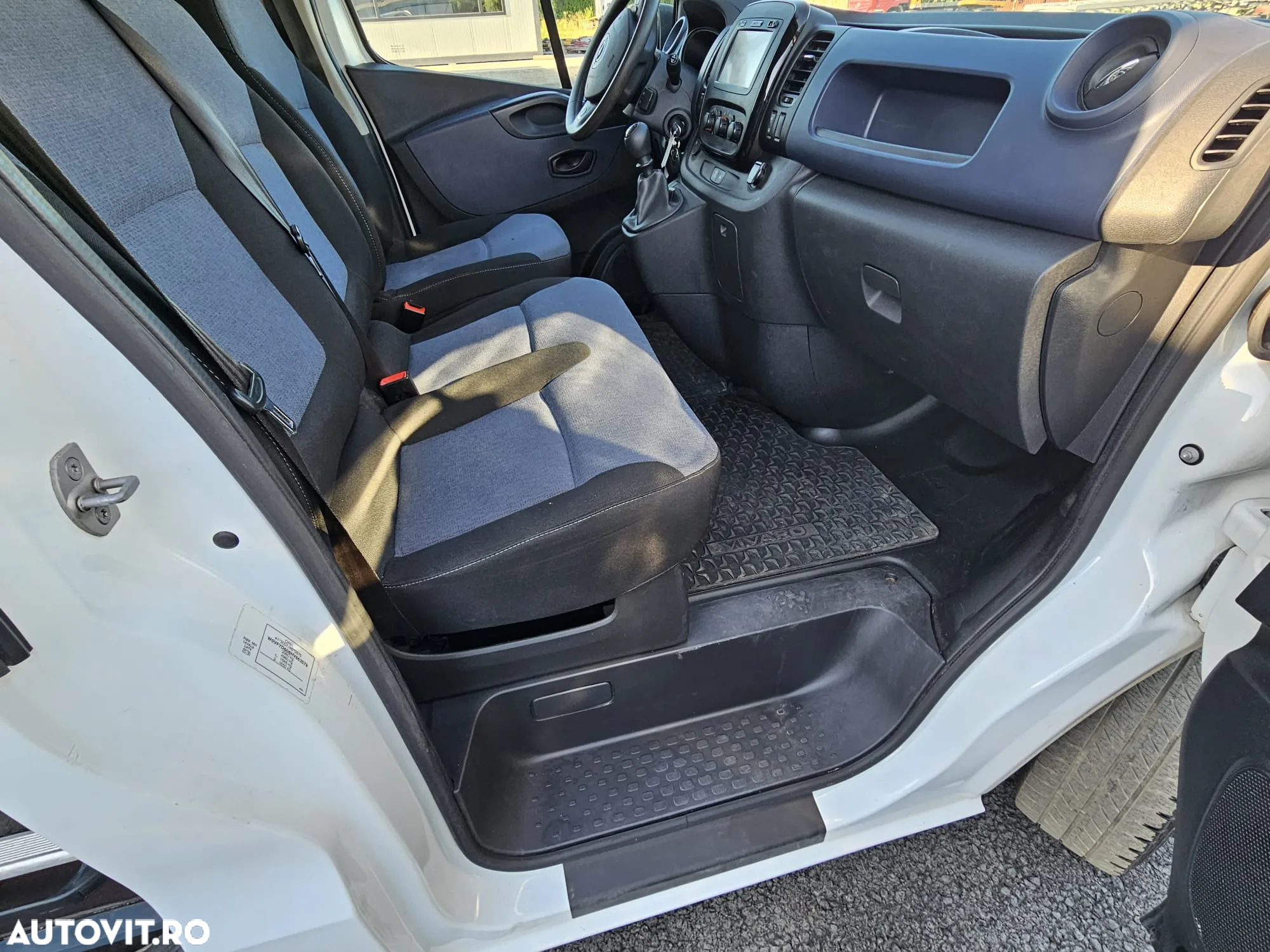 Opel Vivaro - 18