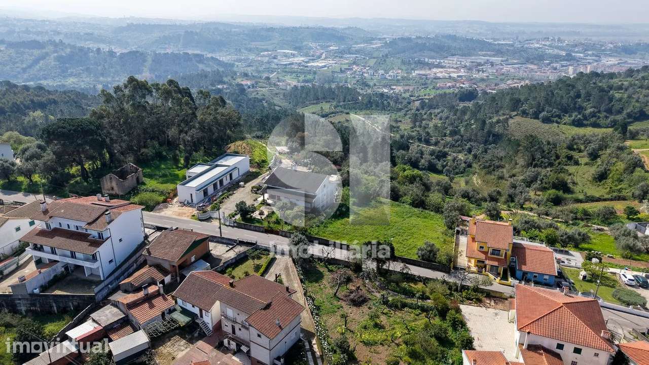 Terreno para construção de 2 moradias - Grande imagem: 3/9