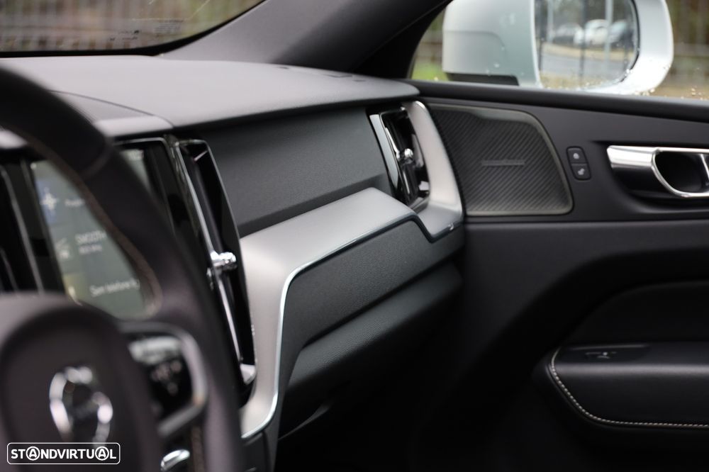 Volvo XC 60 2.0 D4 R-Design Geartronic - 13