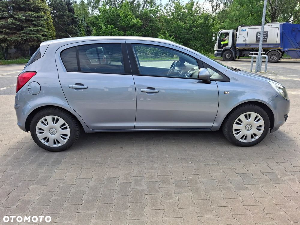 Opel Corsa 1.2 16V Cosmo - 27
