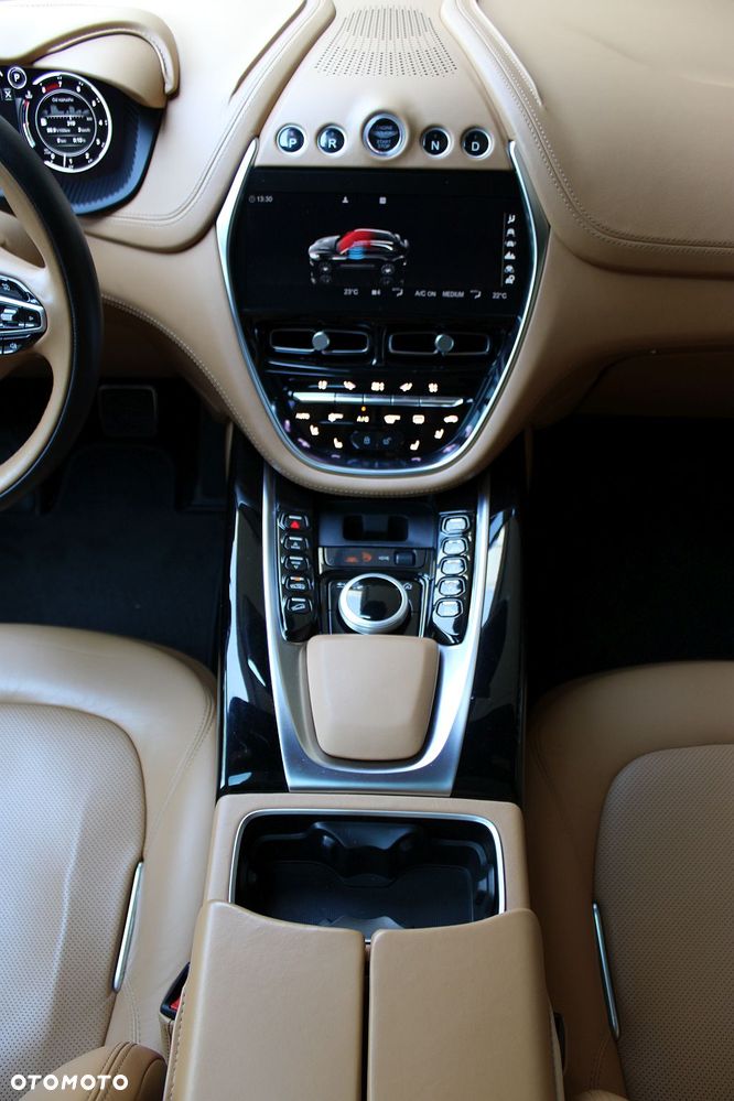 Aston Martin DBX - 22