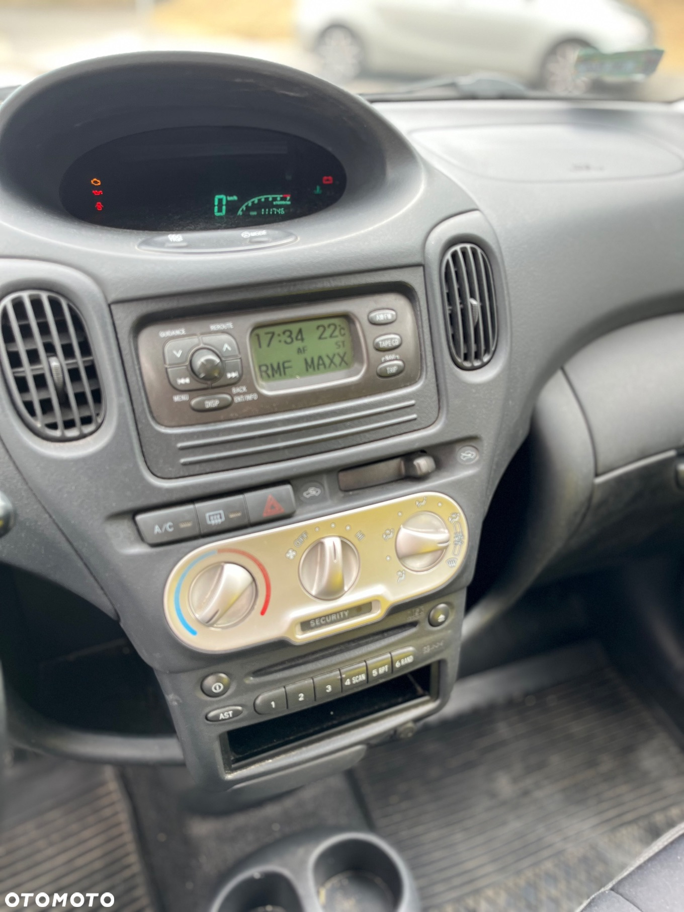 Toyota Yaris Verso 1.5 Sol - 17