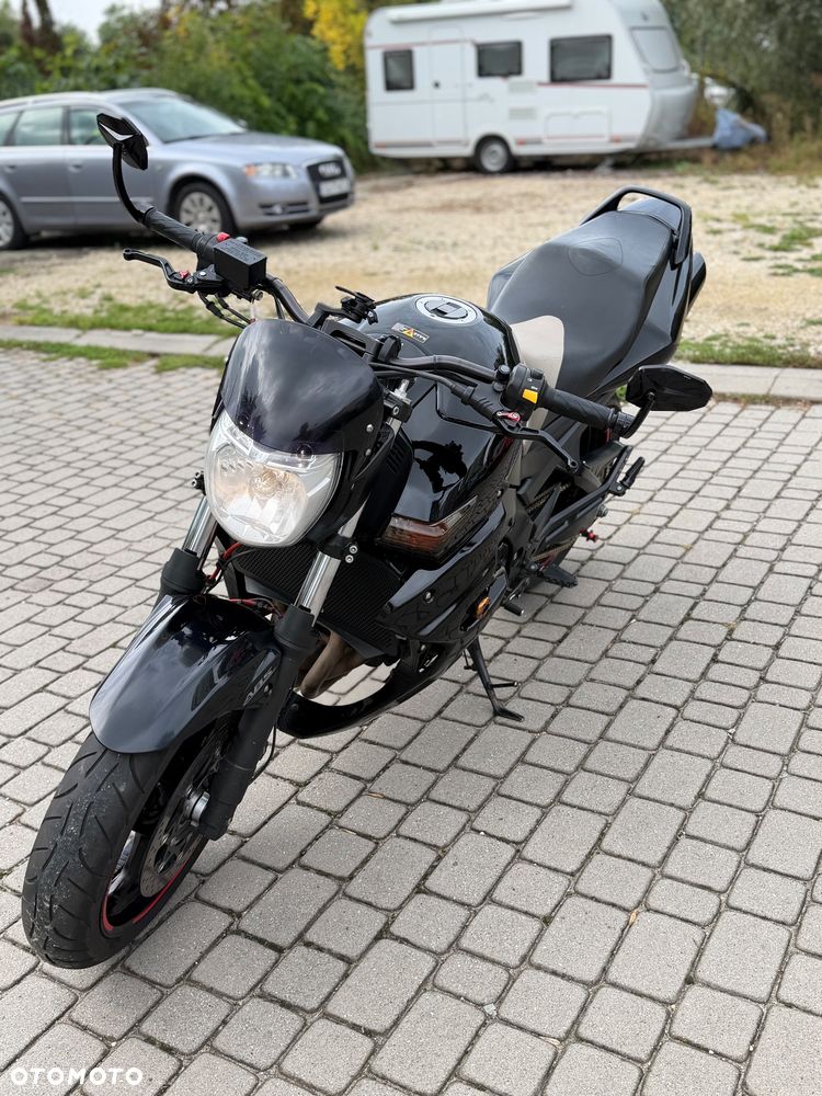 Suzuki GSR - 6