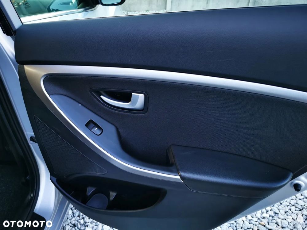 Hyundai i30 blue 1.4 YES Silver - 23