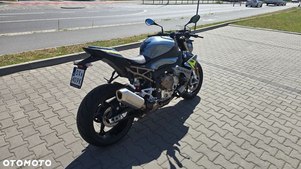 BMW S - 6
