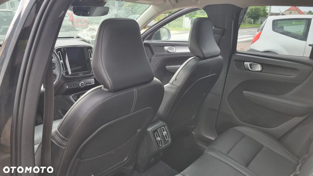 Volvo XC 40 T3 Geartronic Momentum Pro - 38